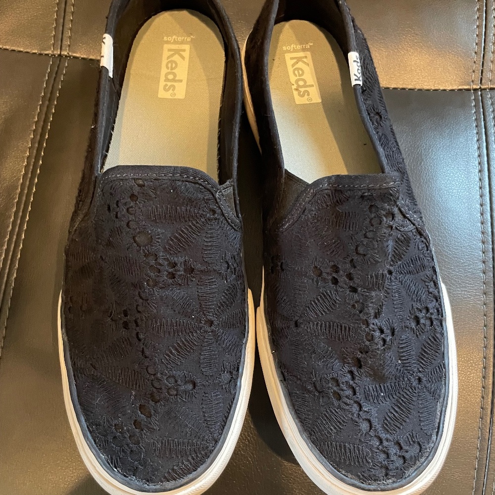 Keds black lacey slip ons nwot size 9-super cute